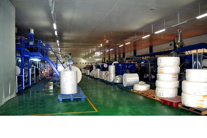 婴儿拉拉裤生产现场