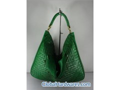 Green luggage图1