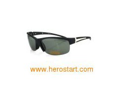 2012 New Design Outdoor Men′s Polarzied Sun Glasses (8299)图1