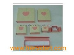 Paper Jewellery Boxes with Heart Design图1
