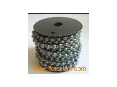 8mm smooth and black beads in string图1