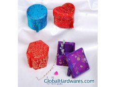 offer packing box, jewel box, gift box.图1