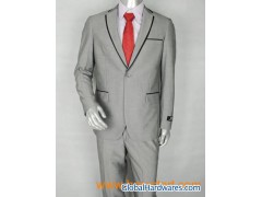 Choosing a Tuxedo or Suit for Your Evening Day图1