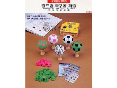 The Japanese merchants ask to buy the Plastict toys
